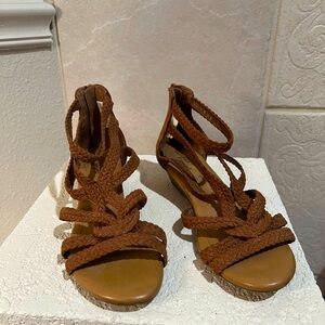 ⚠️2/20 Ladies brown wedge low heel sandals LIKE NEW sz 6.5 W